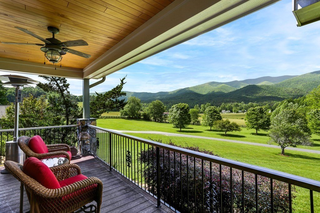 Hayesville, North Carolina, 28904, United States, 4 Bedrooms Bedrooms, ,4 BathroomsBathrooms,Residential,For Sale,1879650