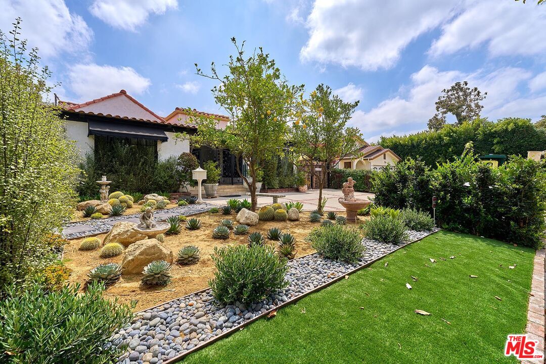 Los Angeles, California, 90004, United States, 4 Bedrooms Bedrooms, ,3 BathroomsBathrooms,Residential,For Sale,1876401