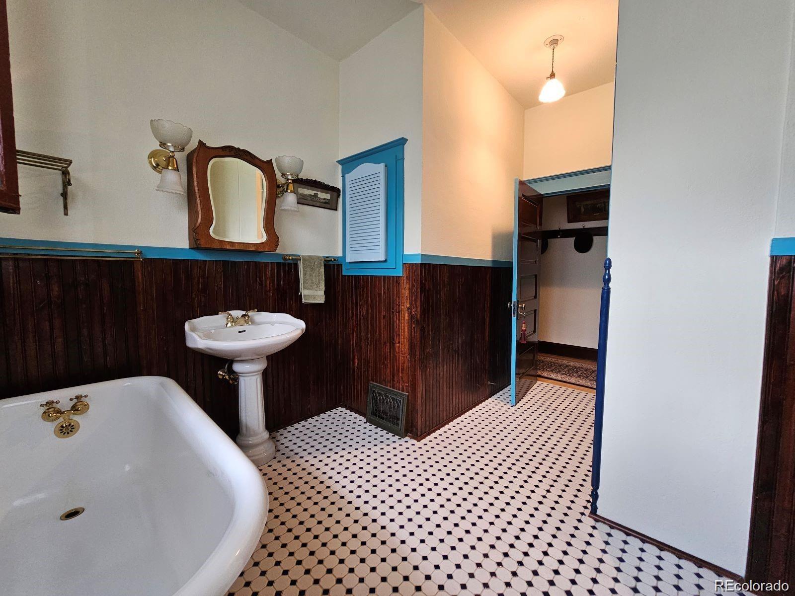 Salida, Colorado, 81201, United States, 2 Bedrooms Bedrooms, ,1 BathroomBathrooms,Residential,For Sale,1978938