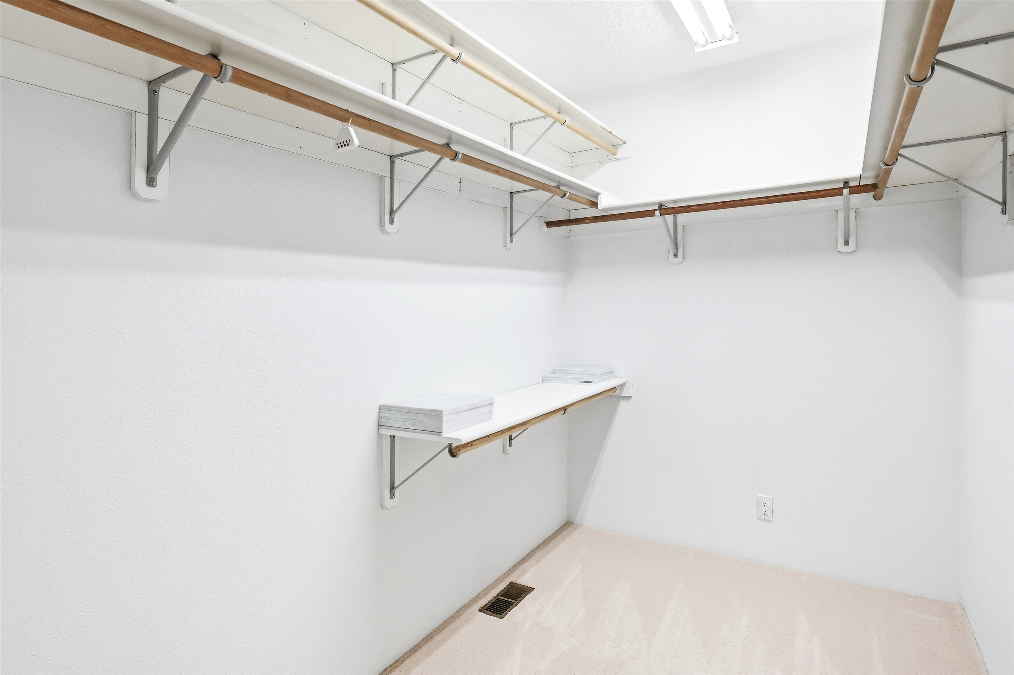  1255 Country Club Rd - 物件實景