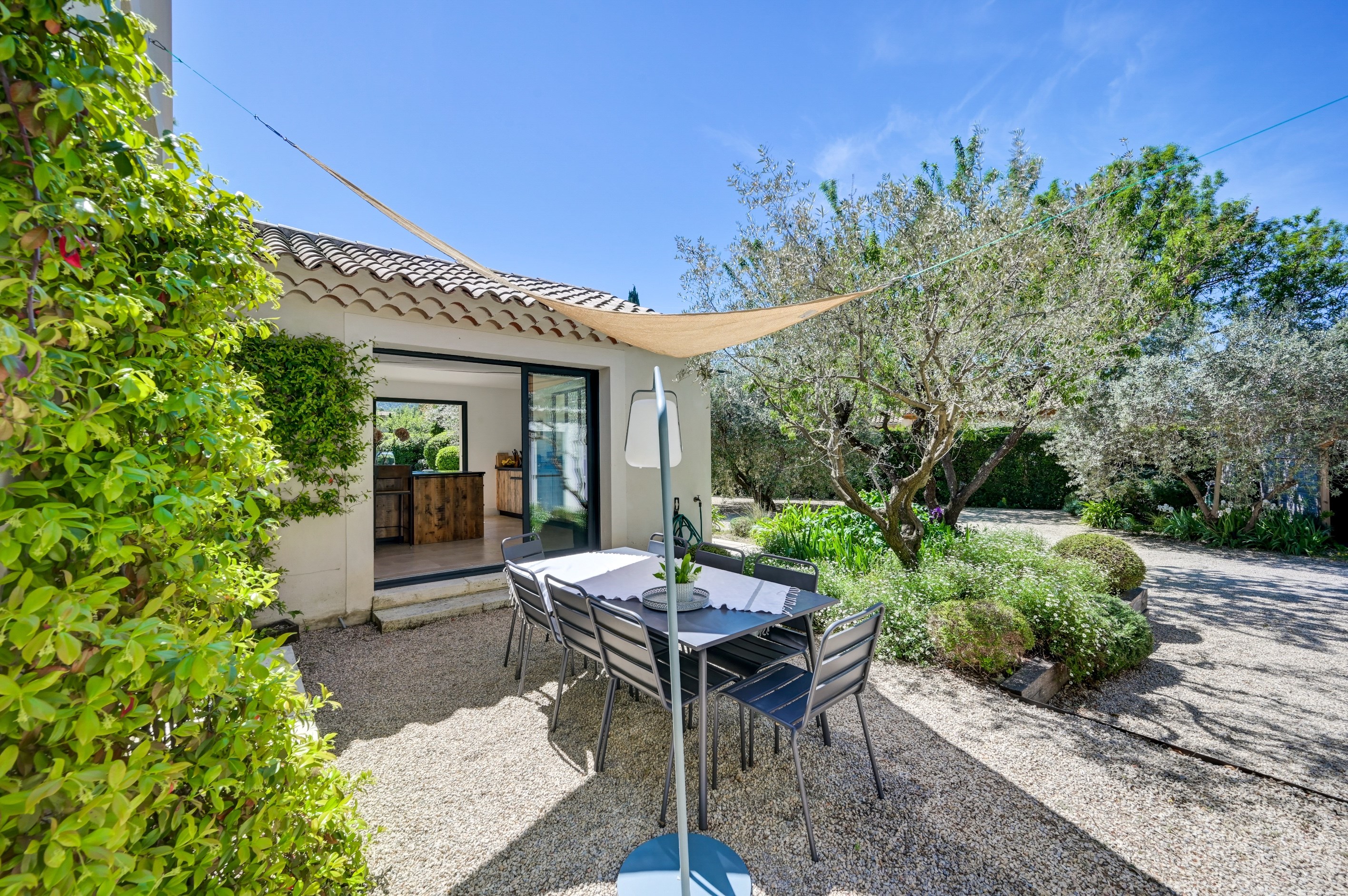  Exclusive. Rare in Eygalières, beautiful renovated house in the village center … - 物件實景