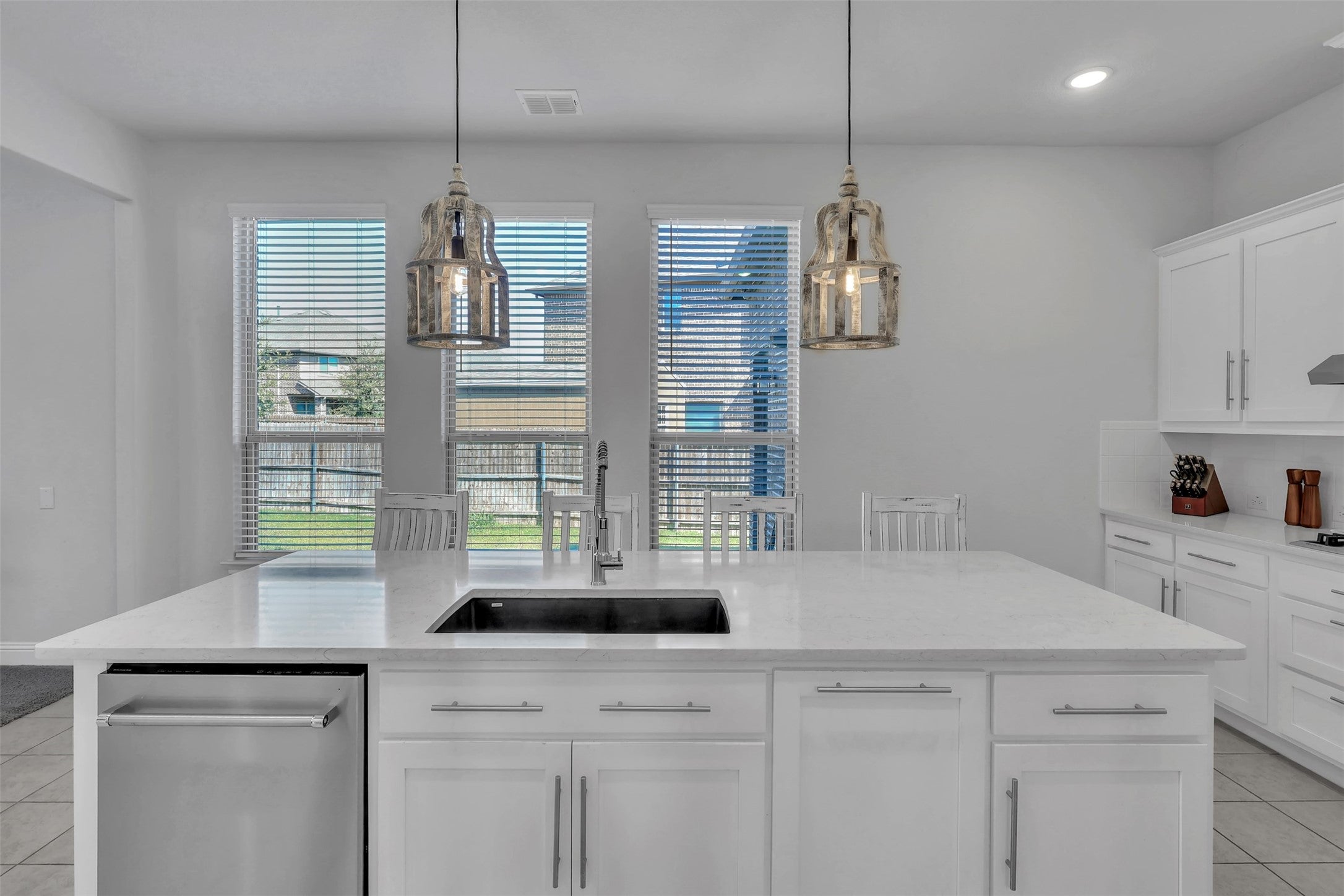 Justin, Texas, 76247, United States, 4 Bedrooms Bedrooms, ,4 BathroomsBathrooms,Residential,For Sale,1981121