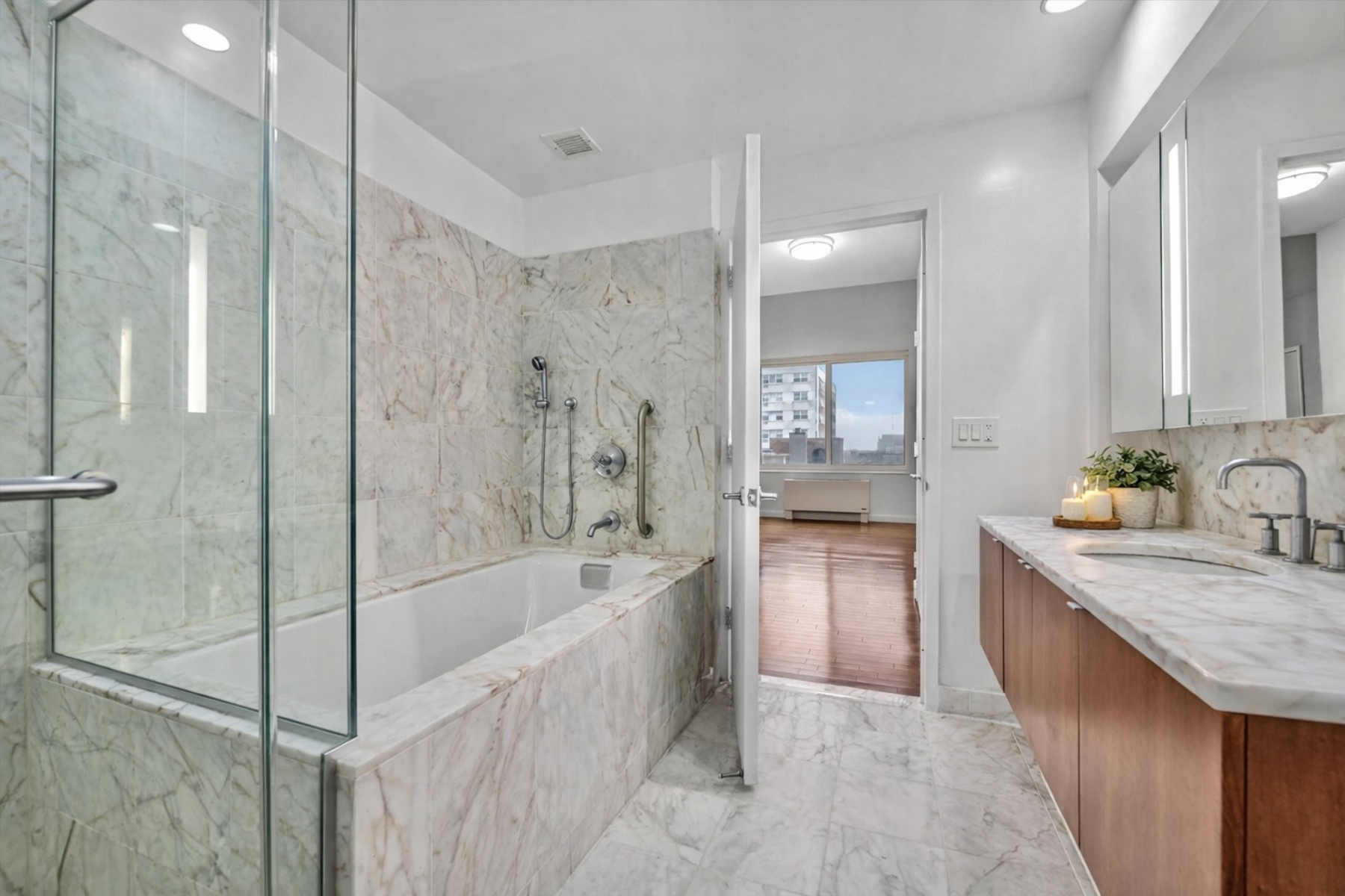  ?BRIGHT TWO BEDROOM TWO BATHROOM CONDO WITH STUNNING VIEWS? - 物件實景