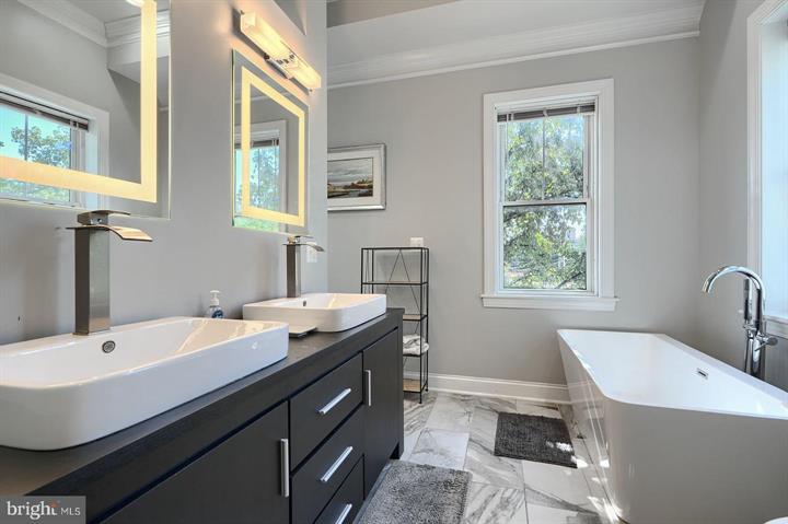 Baltimore, Maryland, 21230, United States, 5 Bedrooms Bedrooms, ,7 BathroomsBathrooms,Residential,For Sale,1920297
