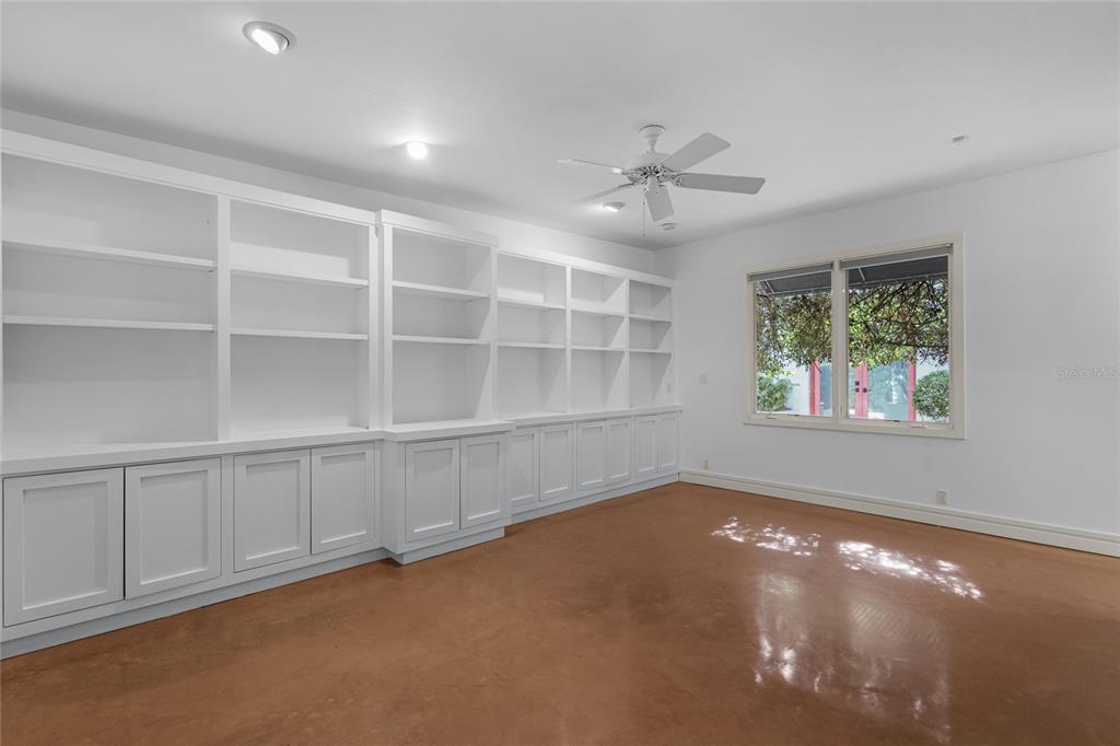 Orlando, Florida, 32806, United States, 3 Bedrooms Bedrooms, ,4 BathroomsBathrooms,Residential,For Sale,1927434