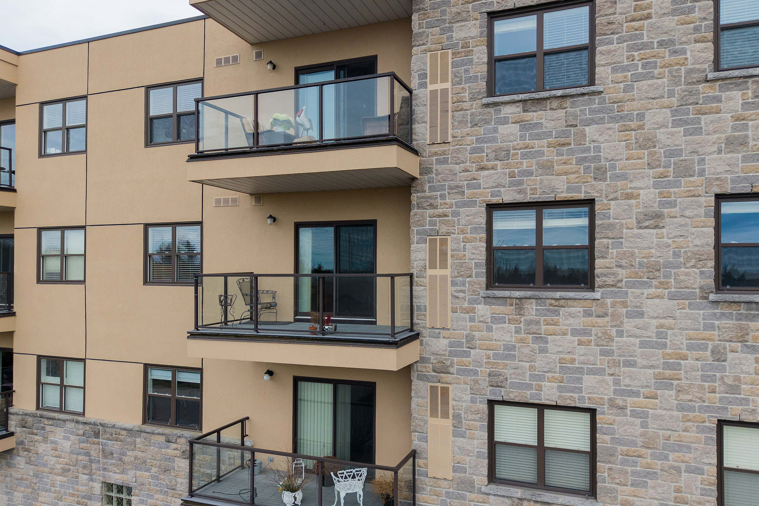  Raglan Heights Condo - 物件實景