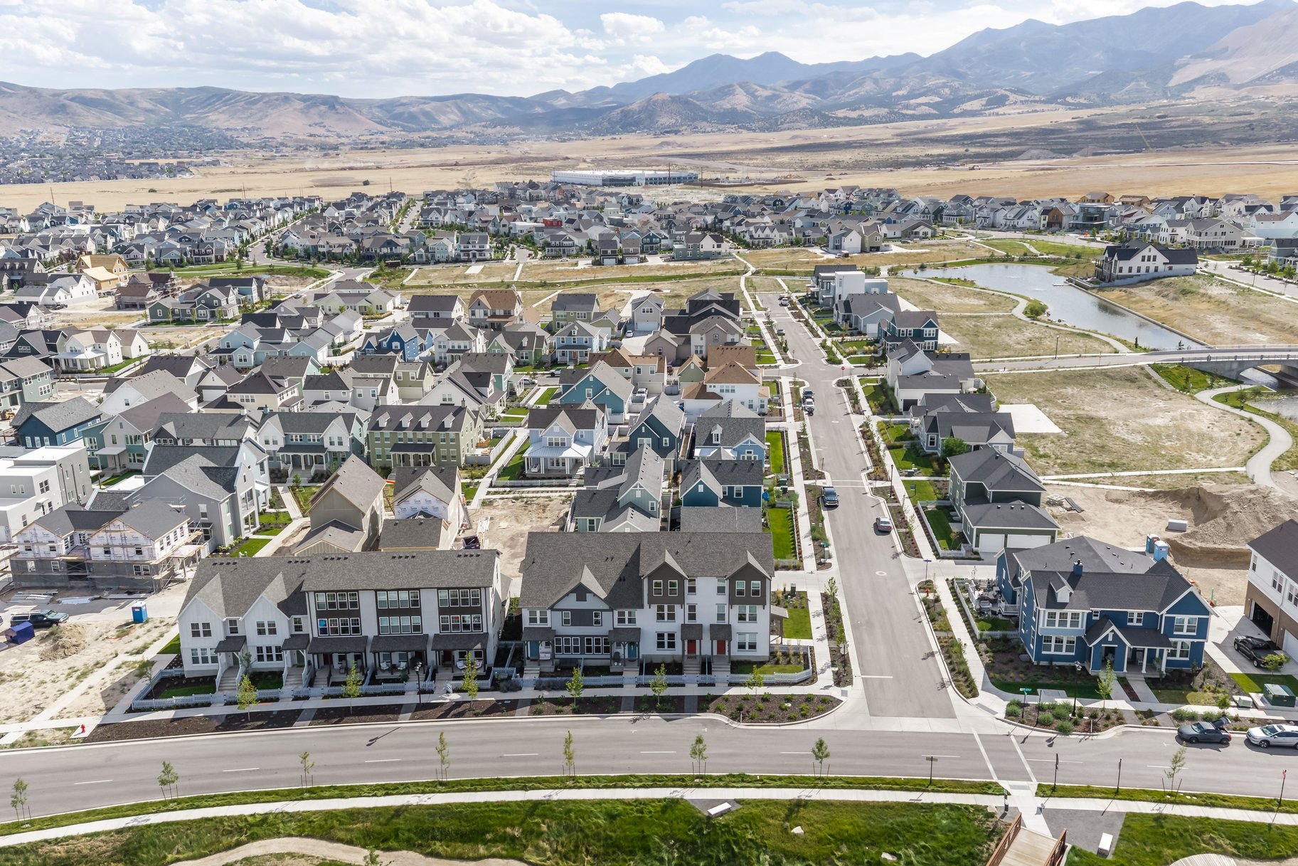  Tudor 3-Story Townhome in Upper Daybreak - 物件實景