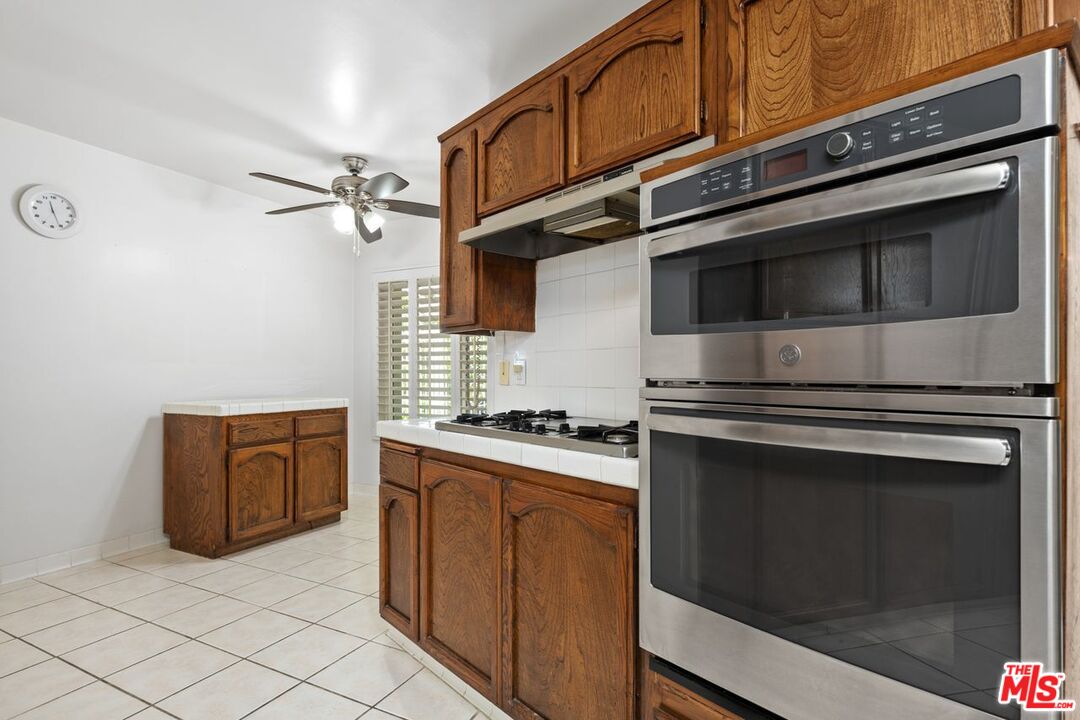 Los Angeles, California, 90056, United States, 5 Bedrooms Bedrooms, ,3 BathroomsBathrooms,Residential,For Sale,1987741