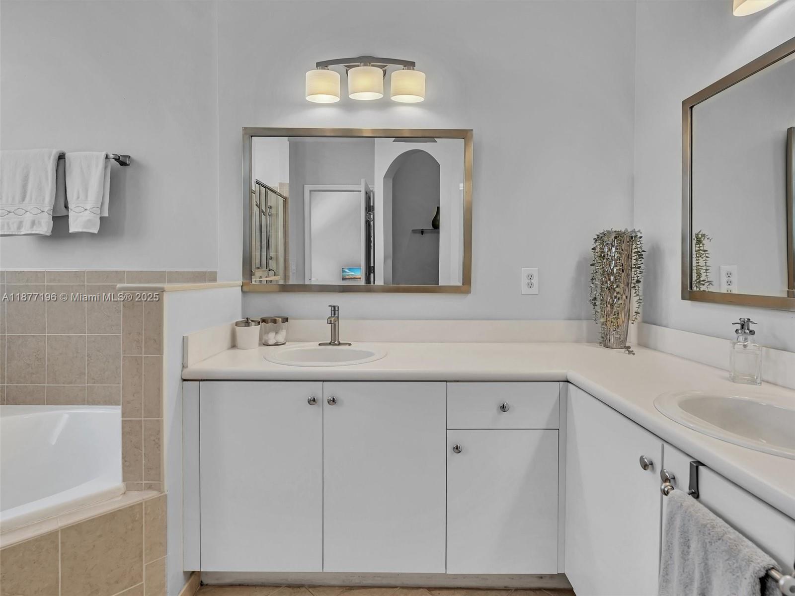 Miami, Florida, 33186, United States, 3 Bedrooms Bedrooms, ,3 BathroomsBathrooms,Residential,For Sale,1949094