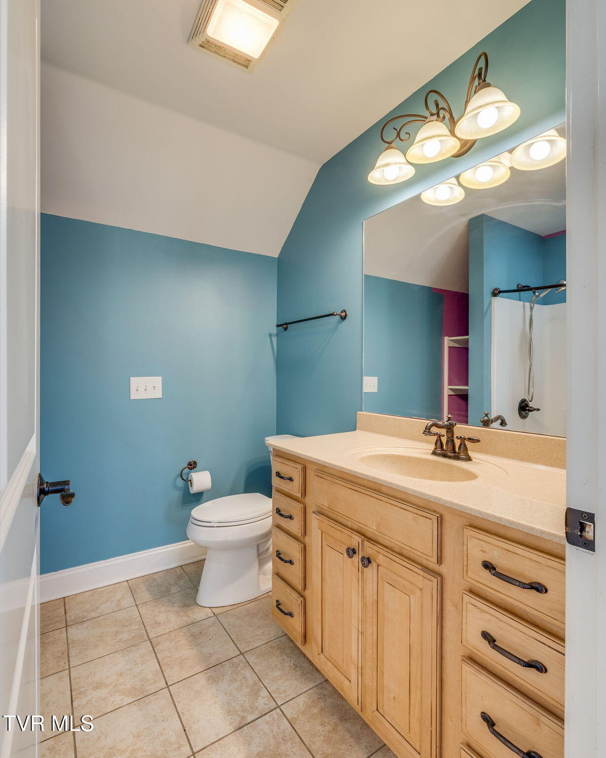 Kingsport, Tennessee, 37660, United States, 3 Bedrooms Bedrooms, ,4 BathroomsBathrooms,Residential,For Sale,1984458