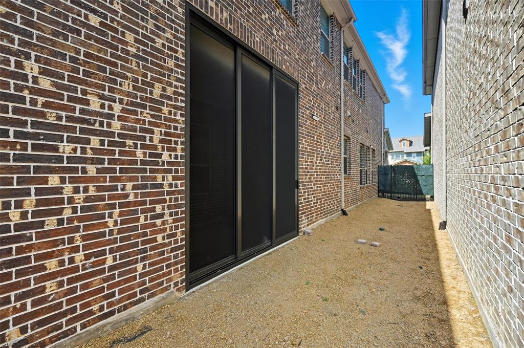 Arlington, Texas, 76005, United States, 4 Bedrooms Bedrooms, ,4 BathroomsBathrooms,Residential,For Sale,1963930