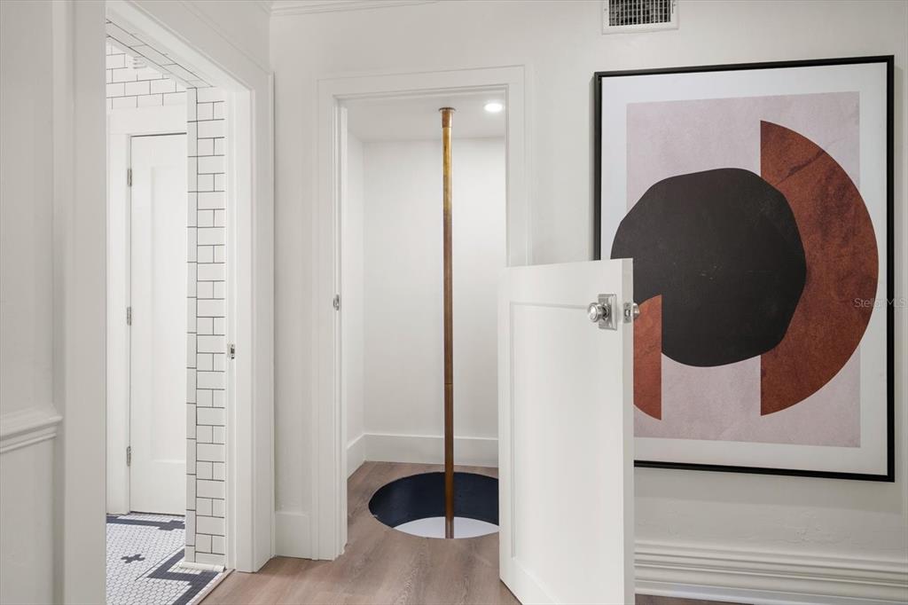 St Petersburg, Florida, 33707, United States, 5 Bedrooms Bedrooms, ,9 BathroomsBathrooms,Residential,For Sale,2000985