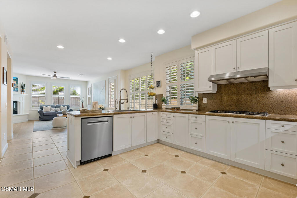 Newbury Park, California, 91320, United States, 4 Bedrooms Bedrooms, ,4 BathroomsBathrooms,Residential,For Sale,1941657
