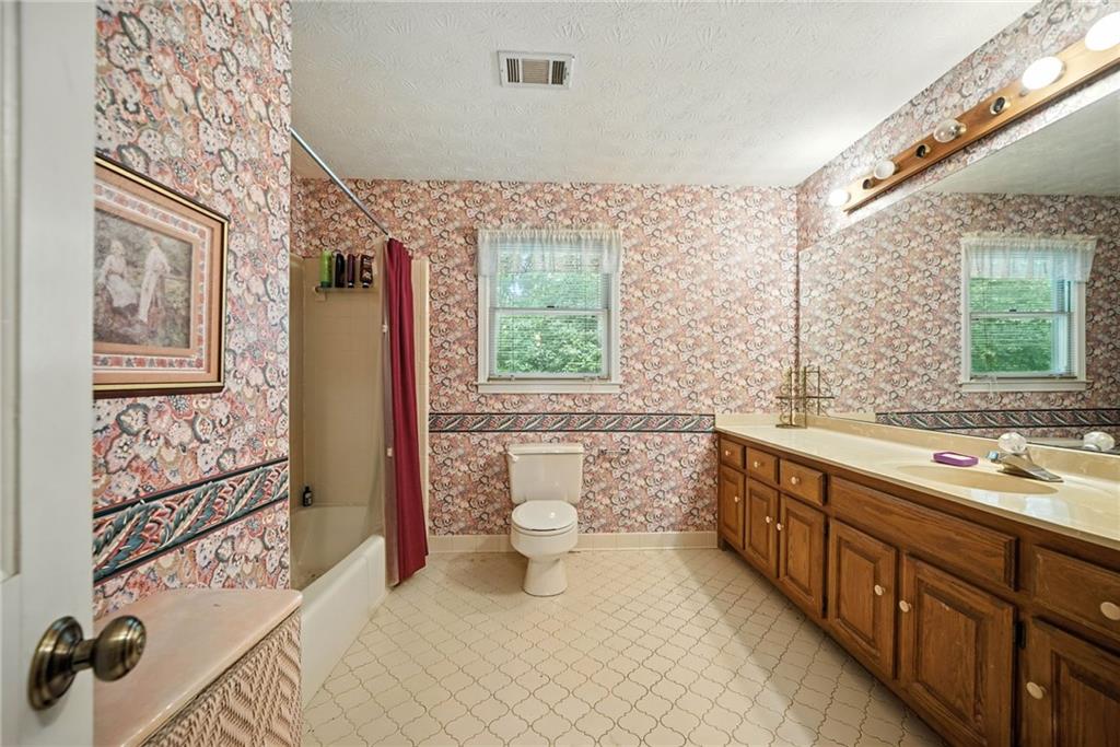 Snellville, Georgia, 30078, United States, 7 Bedrooms Bedrooms, ,5 BathroomsBathrooms,Residential,For Sale,1919964