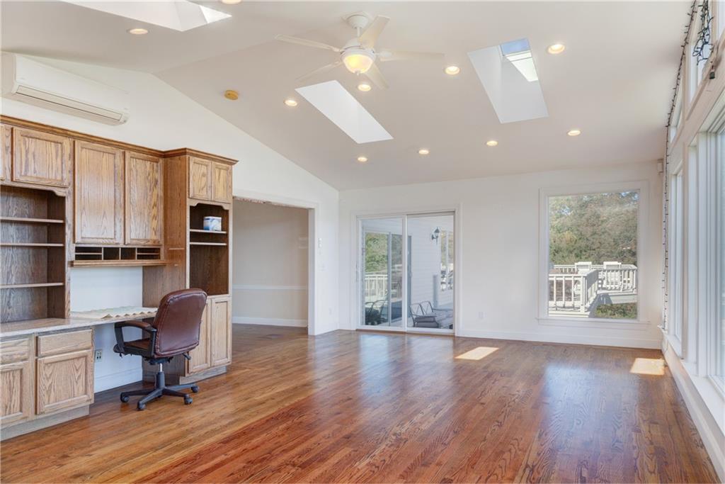 Portsmouth, Rhode Island, 02871, United States, 4 Bedrooms Bedrooms, ,5 BathroomsBathrooms,Residential,For Sale,1909701