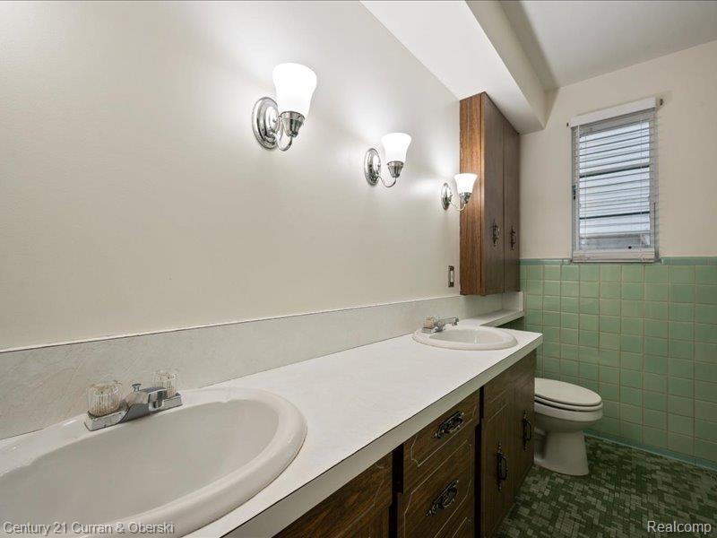 Inkster, Michigan, 48141, United States, 3 Bedrooms Bedrooms, ,3 BathroomsBathrooms,Residential,For Sale,1983266