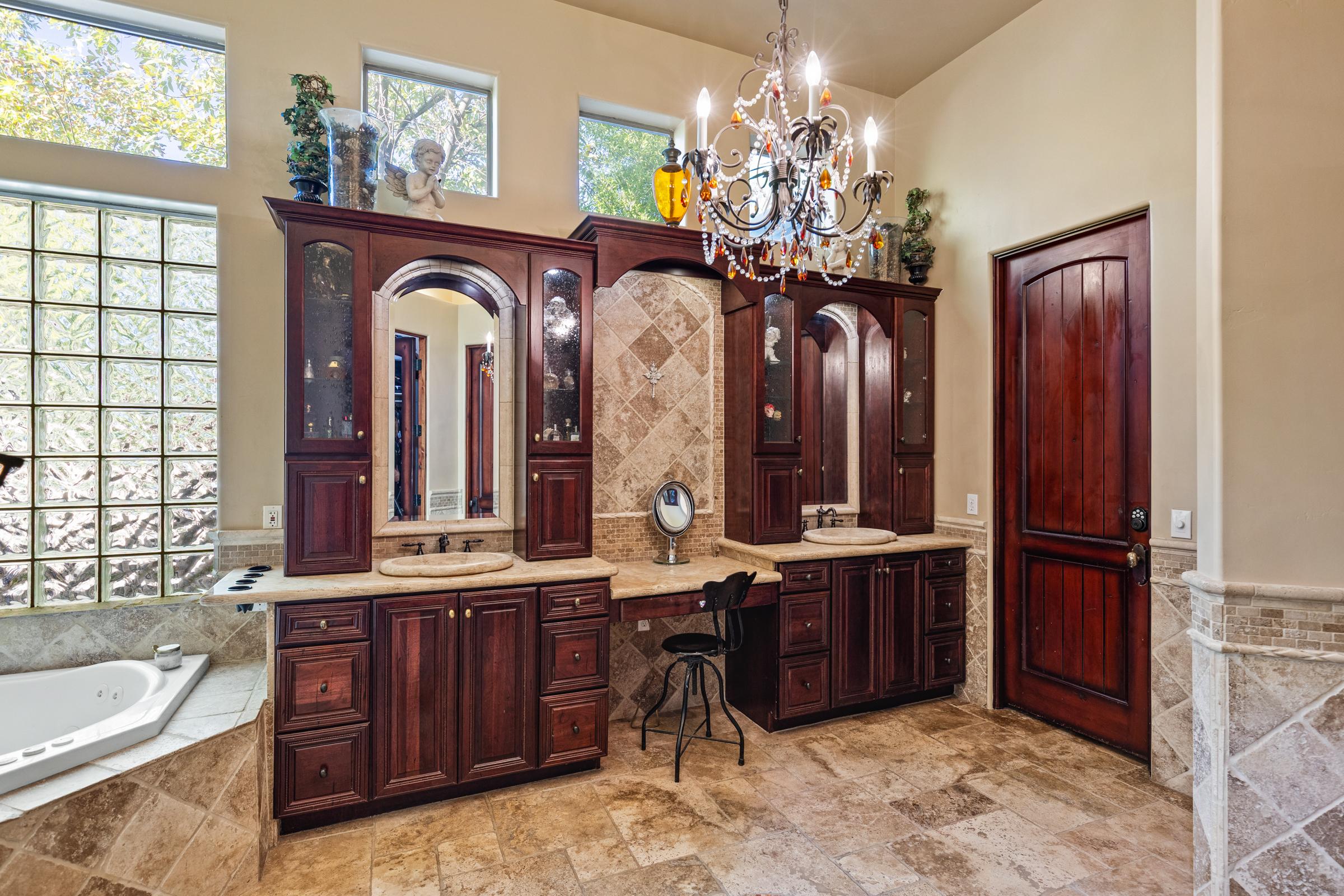 Tempe, Arizona, 85284, United States, 5 Bedrooms Bedrooms, ,3 BathroomsBathrooms,Residential,For Sale,1989924