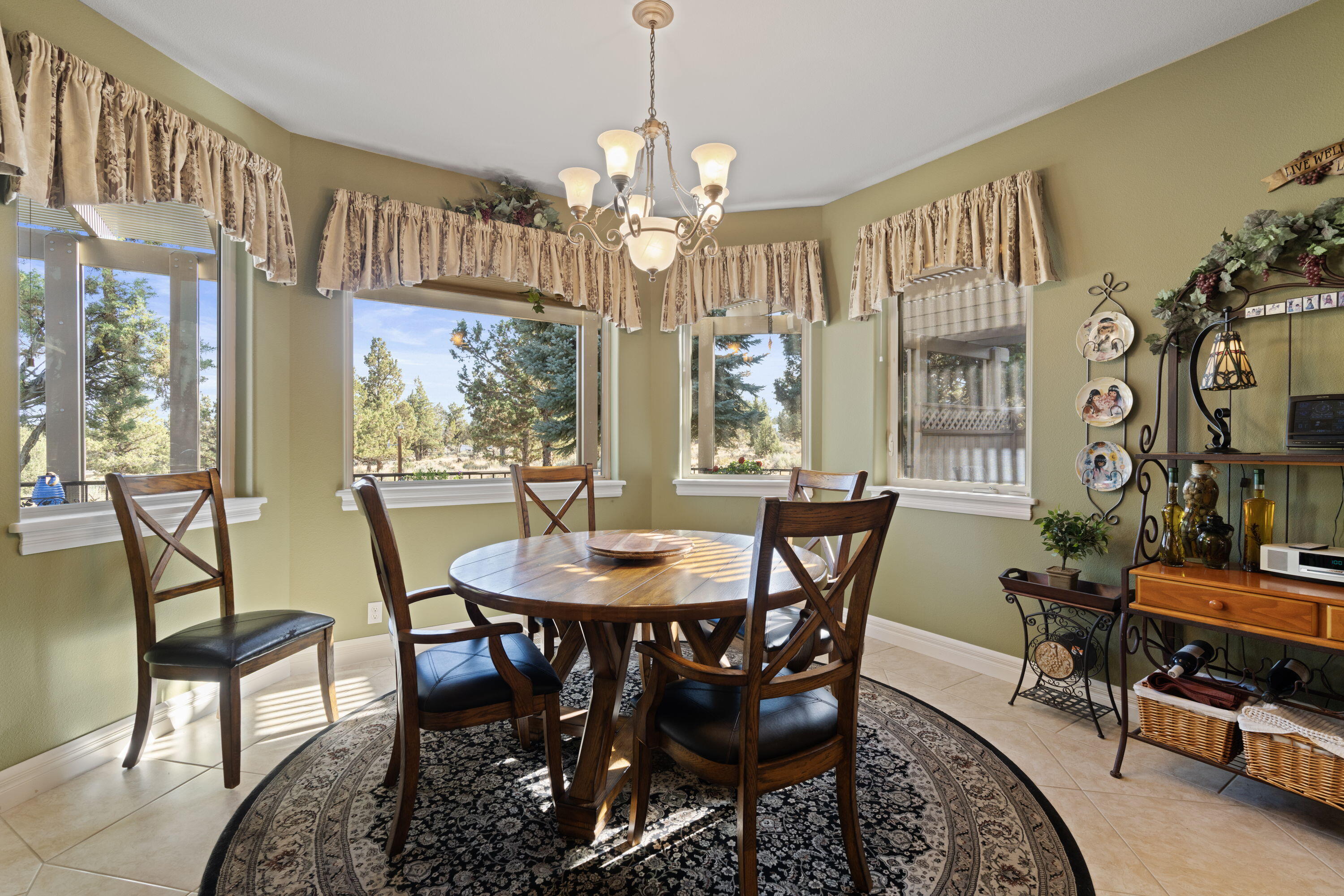 Redmond, Oregon, 97756, United States, 3 Bedrooms Bedrooms, ,3 BathroomsBathrooms,Residential,For Sale,1926997