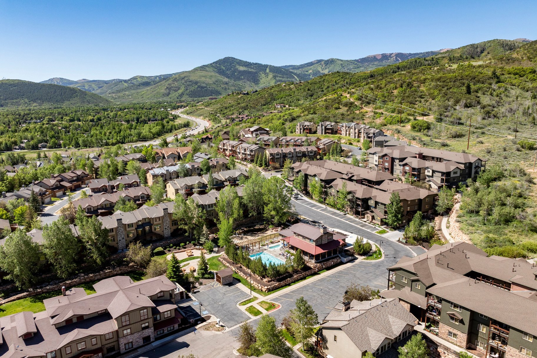  4-bedroom townhome in the Highly Desired Bear Hollow Community - 物件實景