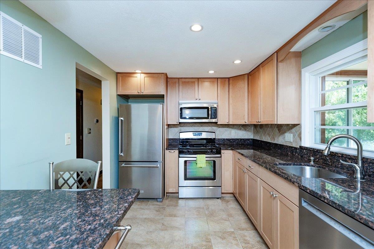 Merrimack, New Hampshire, 03054, United States, 3 Bedrooms Bedrooms, ,2 BathroomsBathrooms,Residential,For Sale,1937626