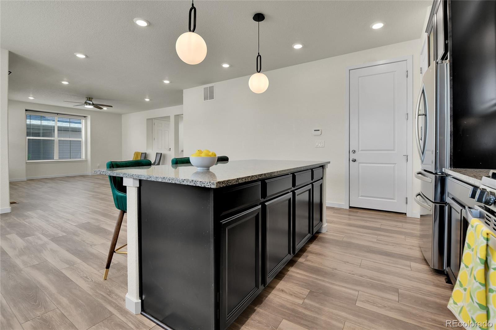 Littleton, Colorado, 80125, United States, 3 Bedrooms Bedrooms, ,3 BathroomsBathrooms,Residential,For Sale,1891675