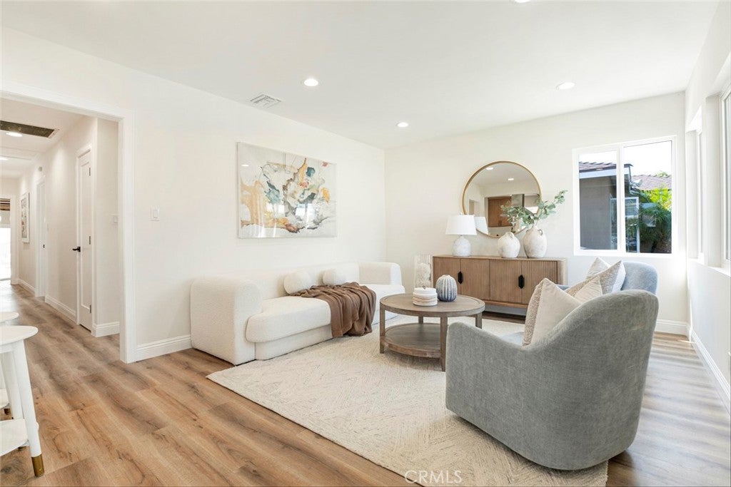 Los Angeles, California, 90066, United States, 3 Bedrooms Bedrooms, ,1 BathroomBathrooms,Residential,For Sale,1938749