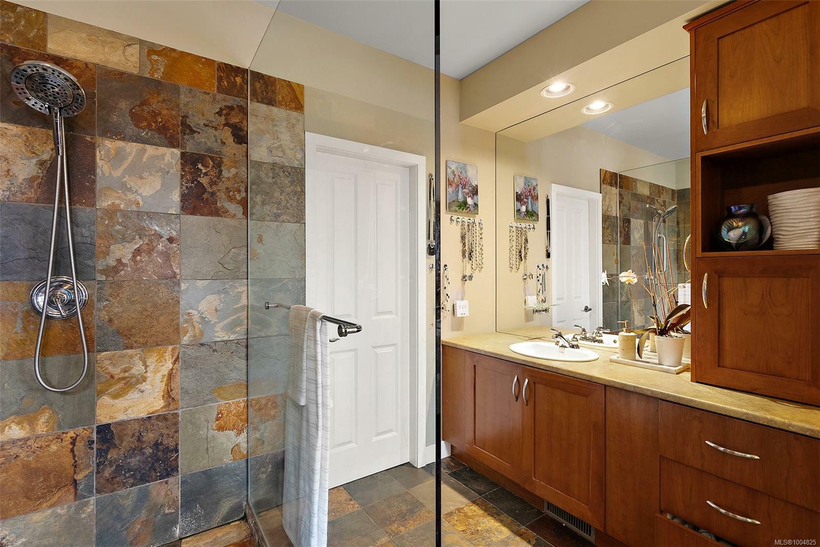VIEW ROYAL, British Columbia, V9B 1A6, CA, 3 Bedrooms Bedrooms, ,Residential,For Sale,1883645
