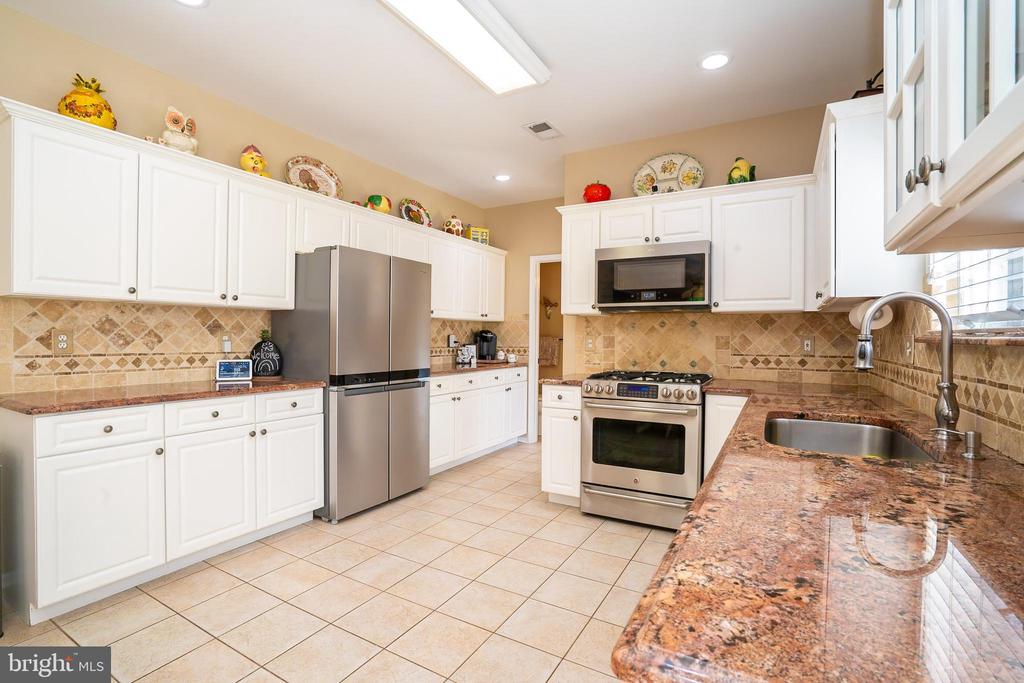 Monmouth Junction, New Jersey, 08852, United States, 4 Bedrooms Bedrooms, ,3 BathroomsBathrooms,Residential,For Sale,1869569
