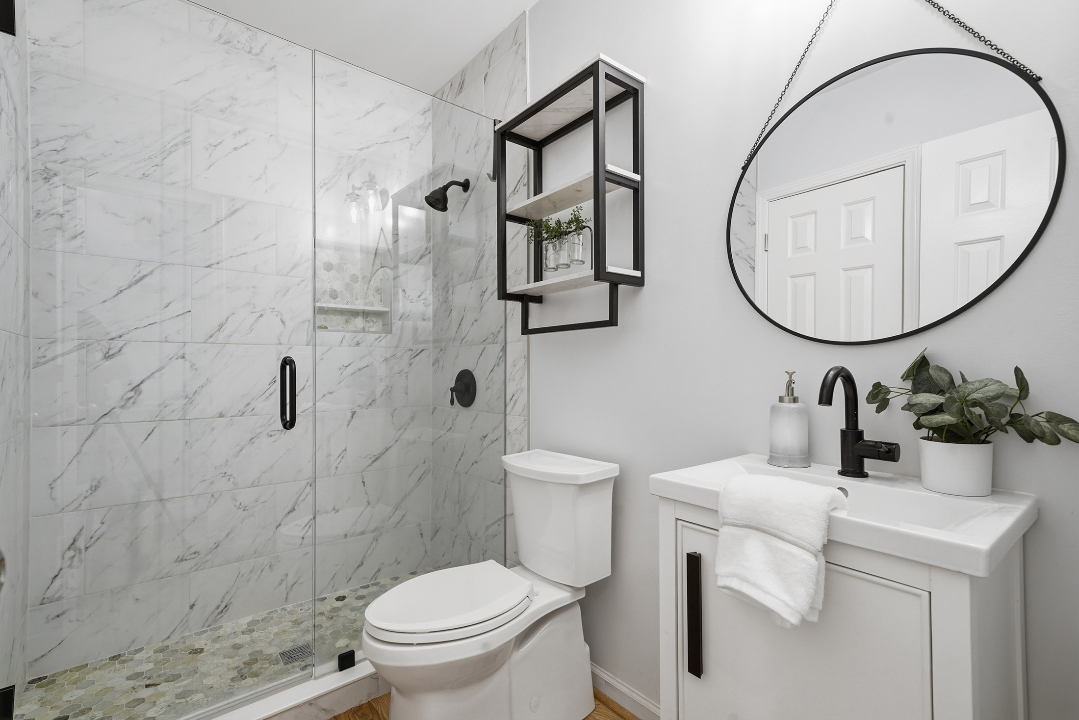  Tucked Into a Cul-de-Sac in Johns Creek’s Sought-After Glastonberry Neighborhood - 物件實景