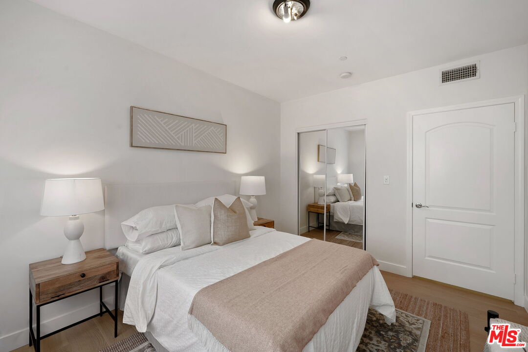 Los Angeles, California, 90025, United States, 3 Bedrooms Bedrooms, ,3 BathroomsBathrooms,Residential,For Sale,1939607