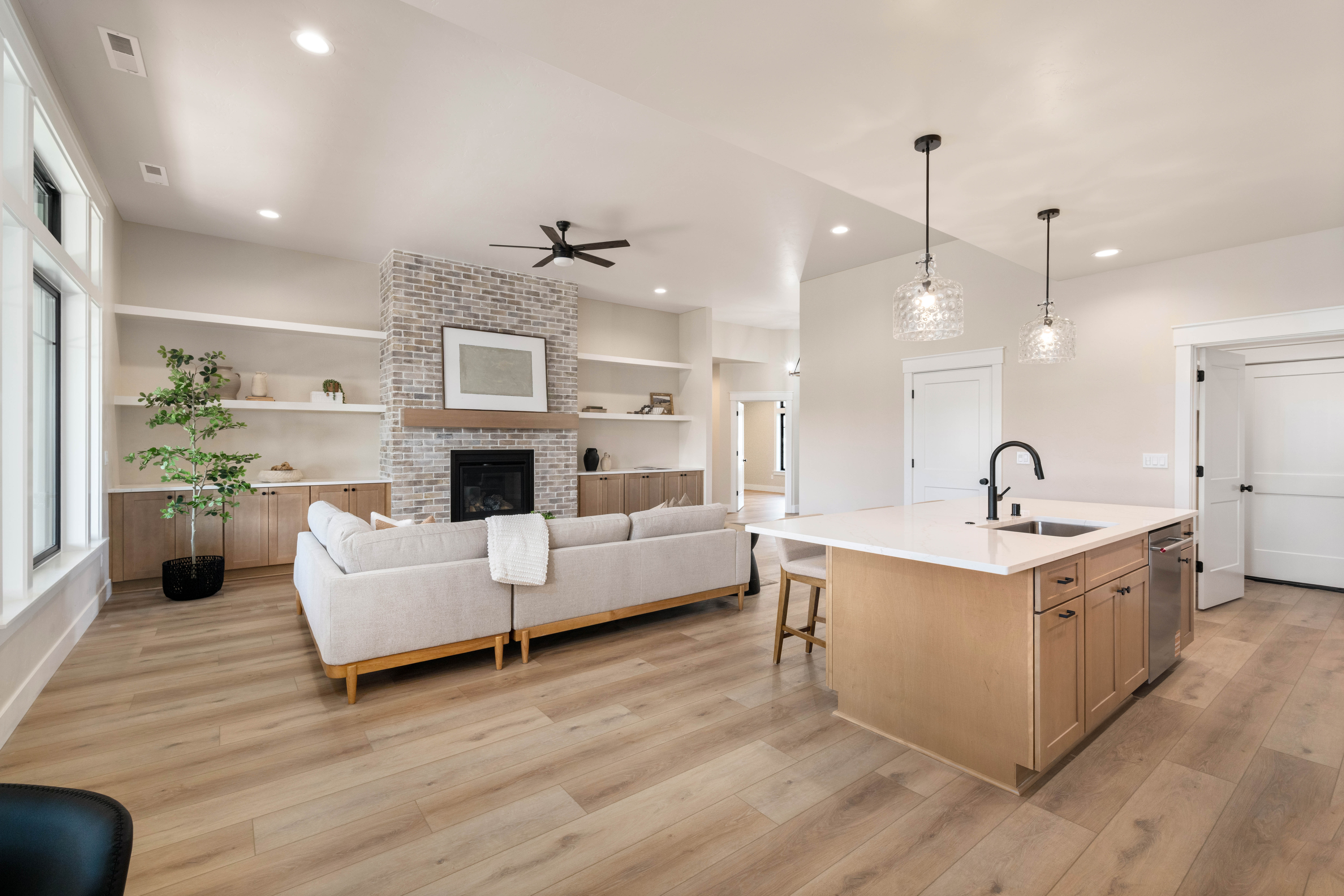  Brand new rambler with bonus room/ South Richland - 物件實景