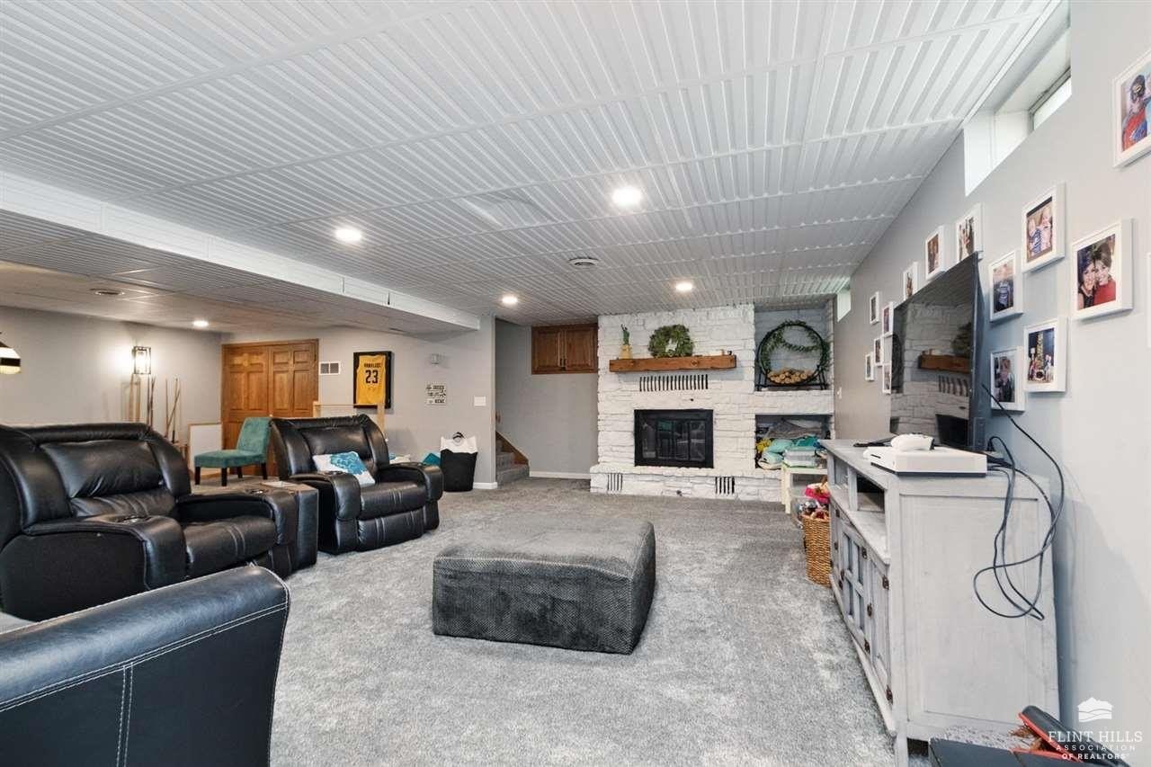 Junction City, Kansas, 66441, United States, 4 Bedrooms Bedrooms, ,4 BathroomsBathrooms,Residential,For Sale,1805372