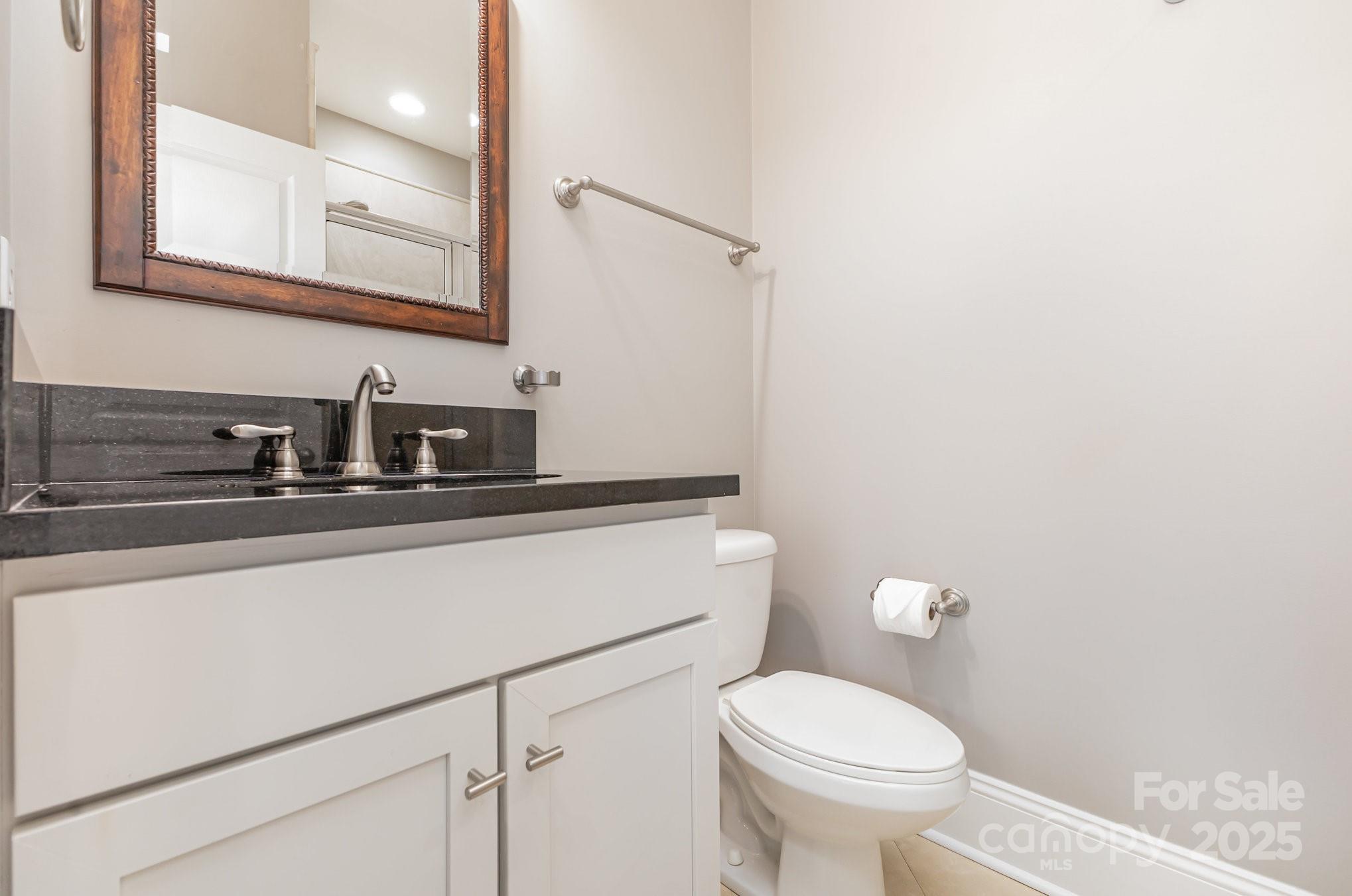 Charlotte, North Carolina, 28207, United States, 2 Bedrooms Bedrooms, ,3 BathroomsBathrooms,Residential,For Sale,1997449