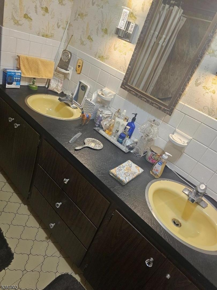 Union Twp., New Jersey, 07088, United States, 3 Bedrooms Bedrooms, ,3 BathroomsBathrooms,Residential,For Sale,1840311