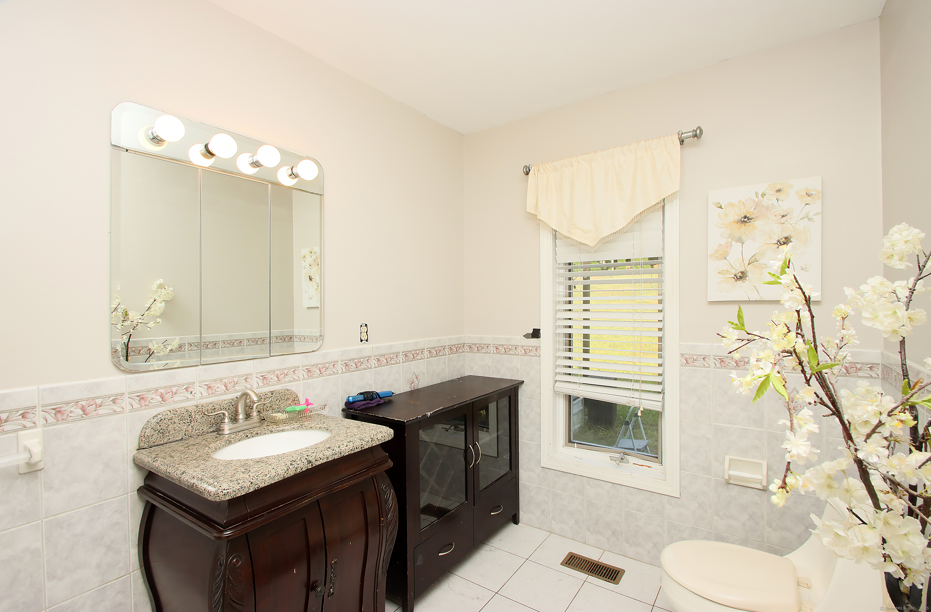 Danbury, Connecticut, 06811, United States, 4 Bedrooms Bedrooms, ,3 BathroomsBathrooms,Residential,For Sale,1947062