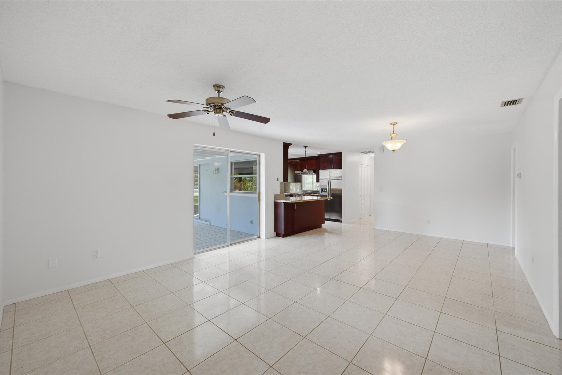  207 S Palm Avenue, Indialantic, FL, 32903 - 物件實景