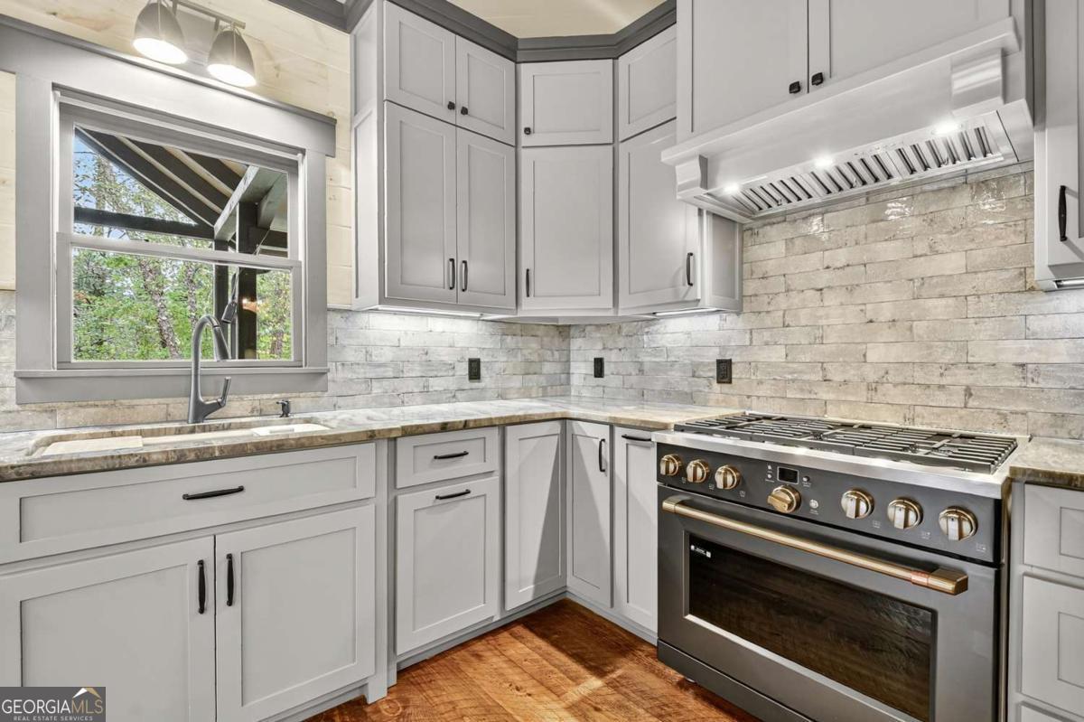 Mineral Bluff, Georgia, 30559, United States, 6 Bedrooms Bedrooms, ,3 BathroomsBathrooms,Residential,For Sale,1989738