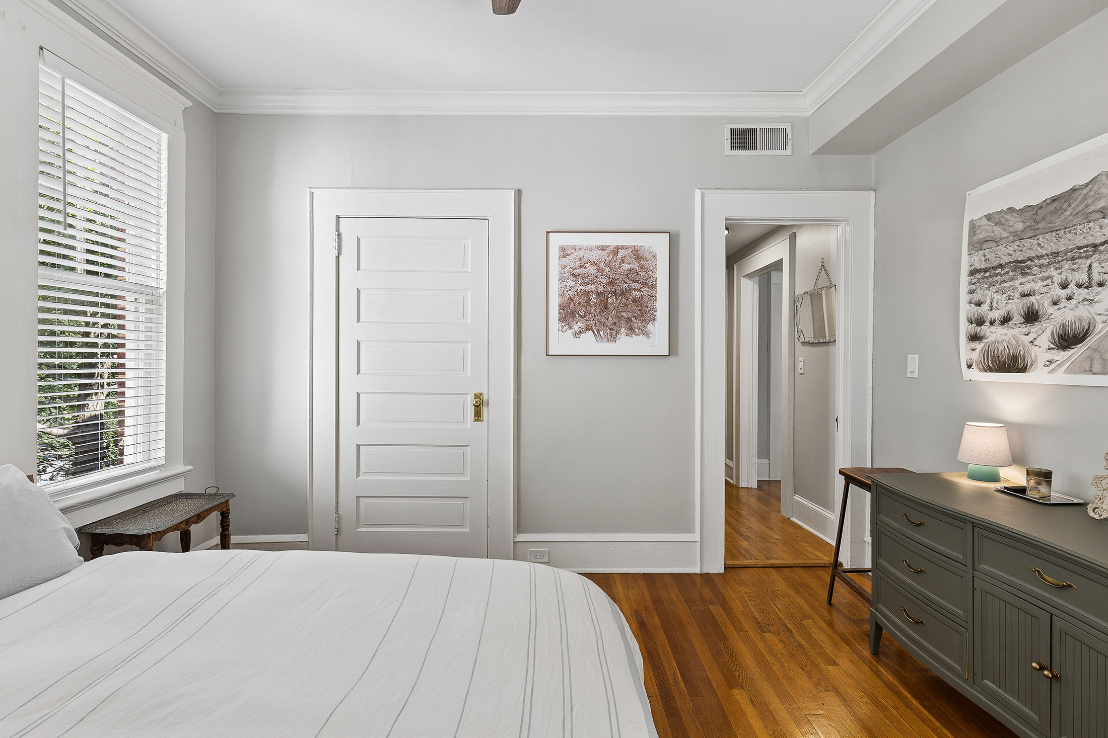  Top-Floor, End-Unit Condo in Historic Midtown Building - 物件實景
