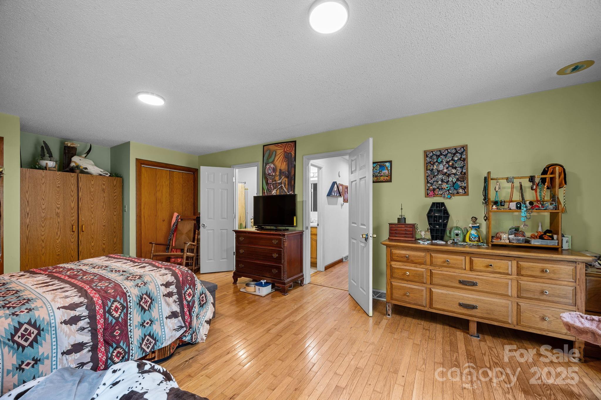 Leicester, North Carolina, 28748, United States, 3 Bedrooms Bedrooms, ,2 BathroomsBathrooms,Residential,For Sale,1991541