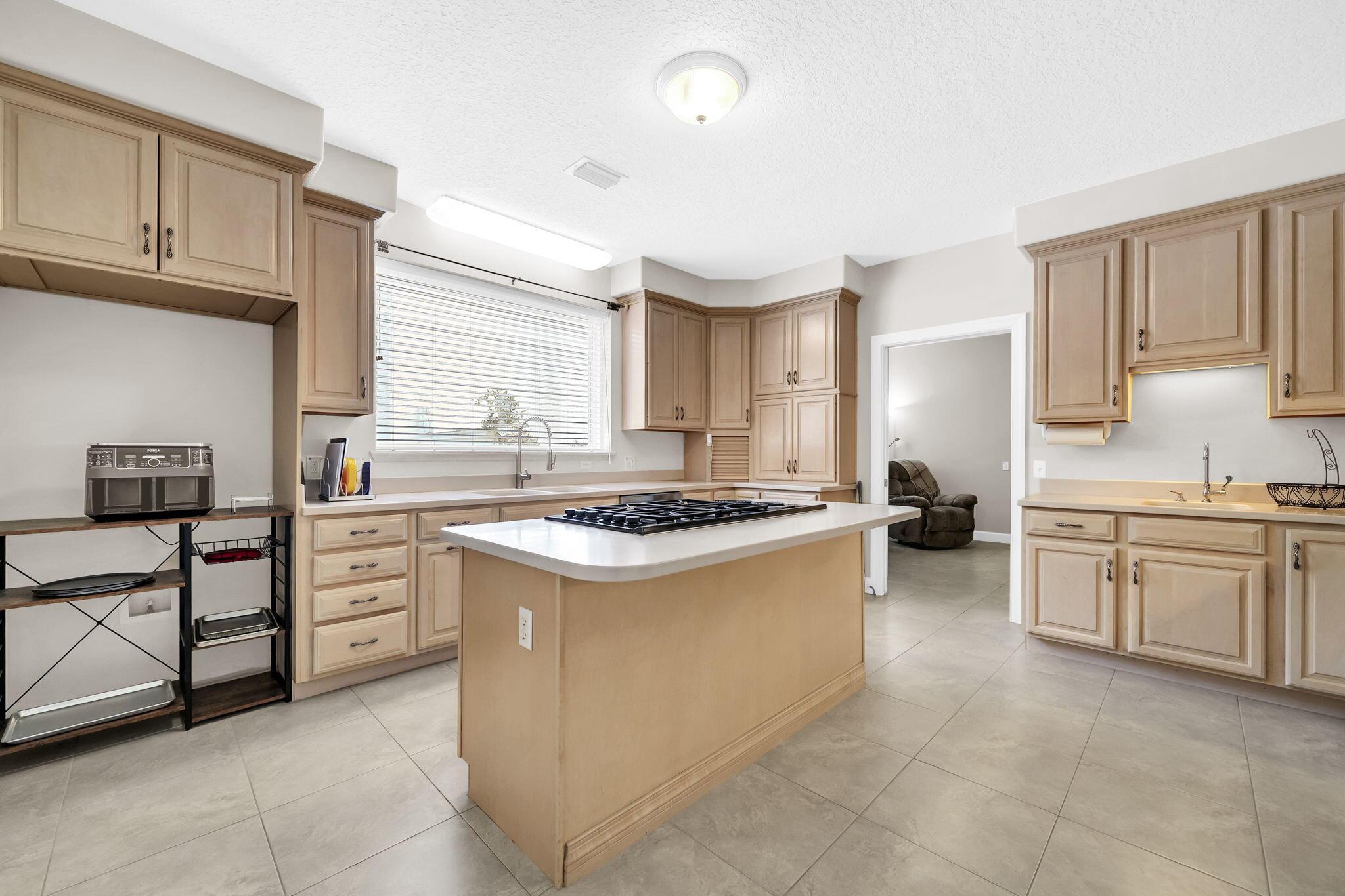 Fort Walton Beach, Florida, 32547, United States, 4 Bedrooms Bedrooms, ,4 BathroomsBathrooms,Residential,For Sale,2008970