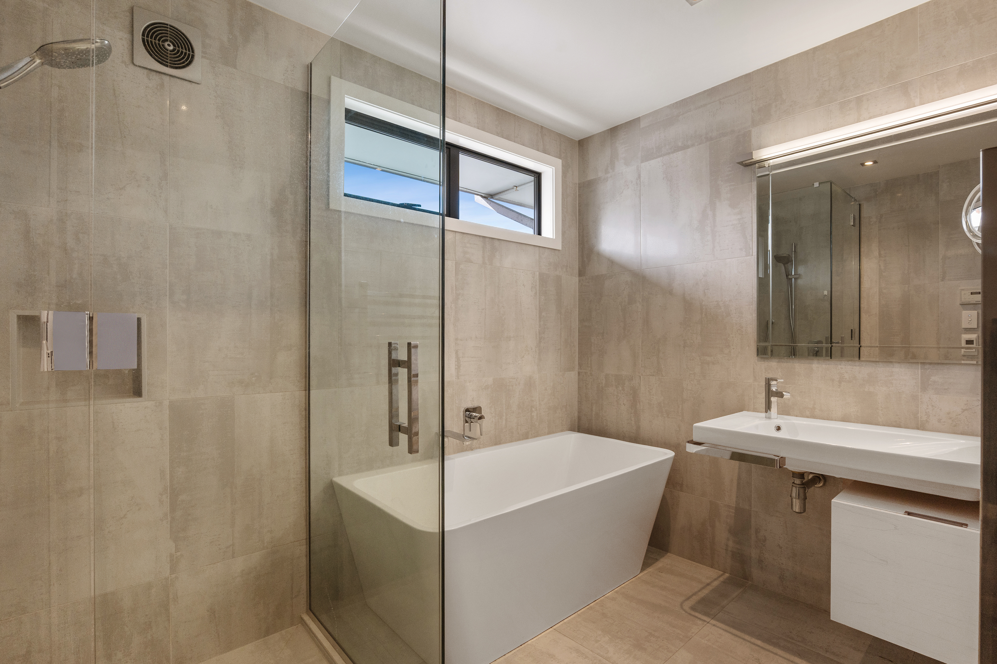 Easy-Care Merivale Living – Sun, Style & Location - 物件實景