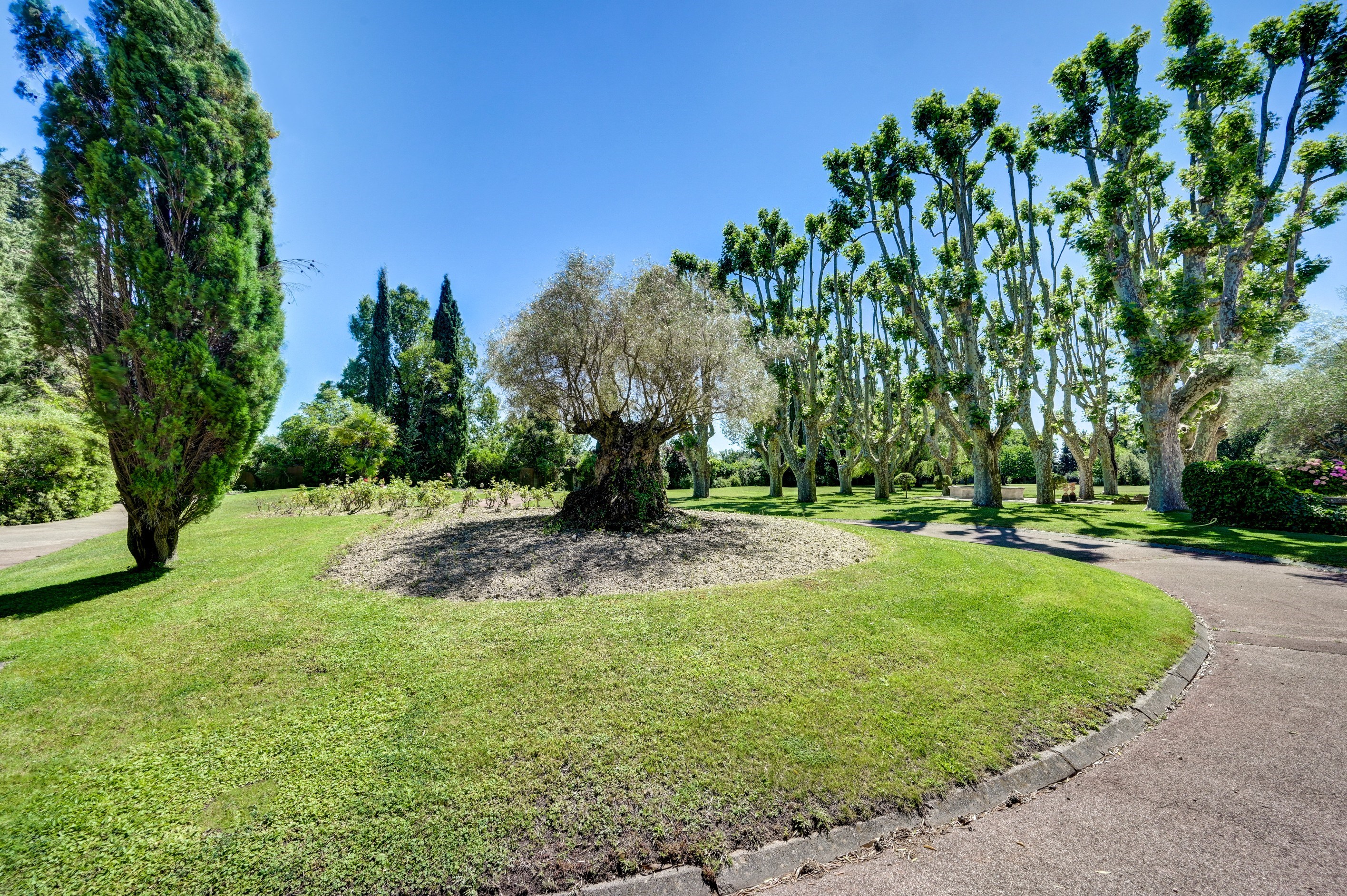  Exceptional estate of 1300 m² for sale in Aix-en-Provence. - 物件實景