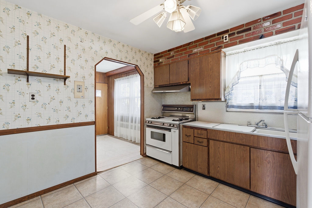 Howard Beach, New York, 11414, United States, 4 Bedrooms Bedrooms, ,1 BathroomBathrooms,Residential,For Sale,2005668