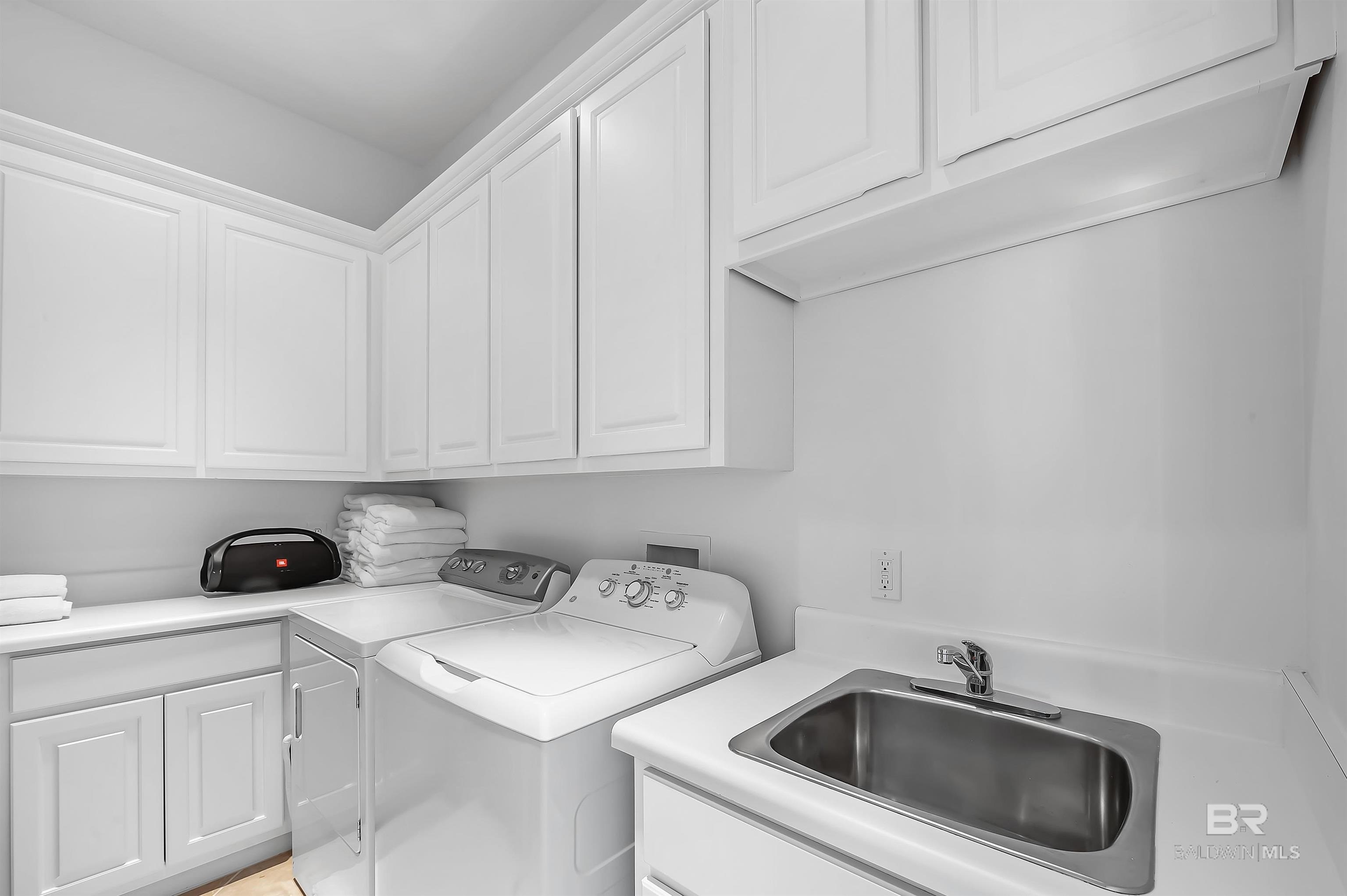 Pensacola, Florida, 32507, United States, 8 Bedrooms Bedrooms, ,9 BathroomsBathrooms,Residential,For Sale,1983870