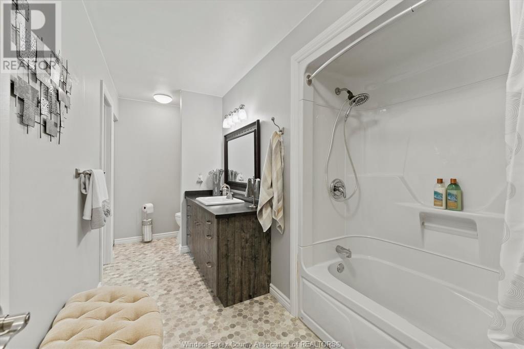 TILBURY, Ontario, N0P 2L0, CA, 3 Bedrooms Bedrooms, ,1 BathroomBathrooms,Residential,For Sale,1916893