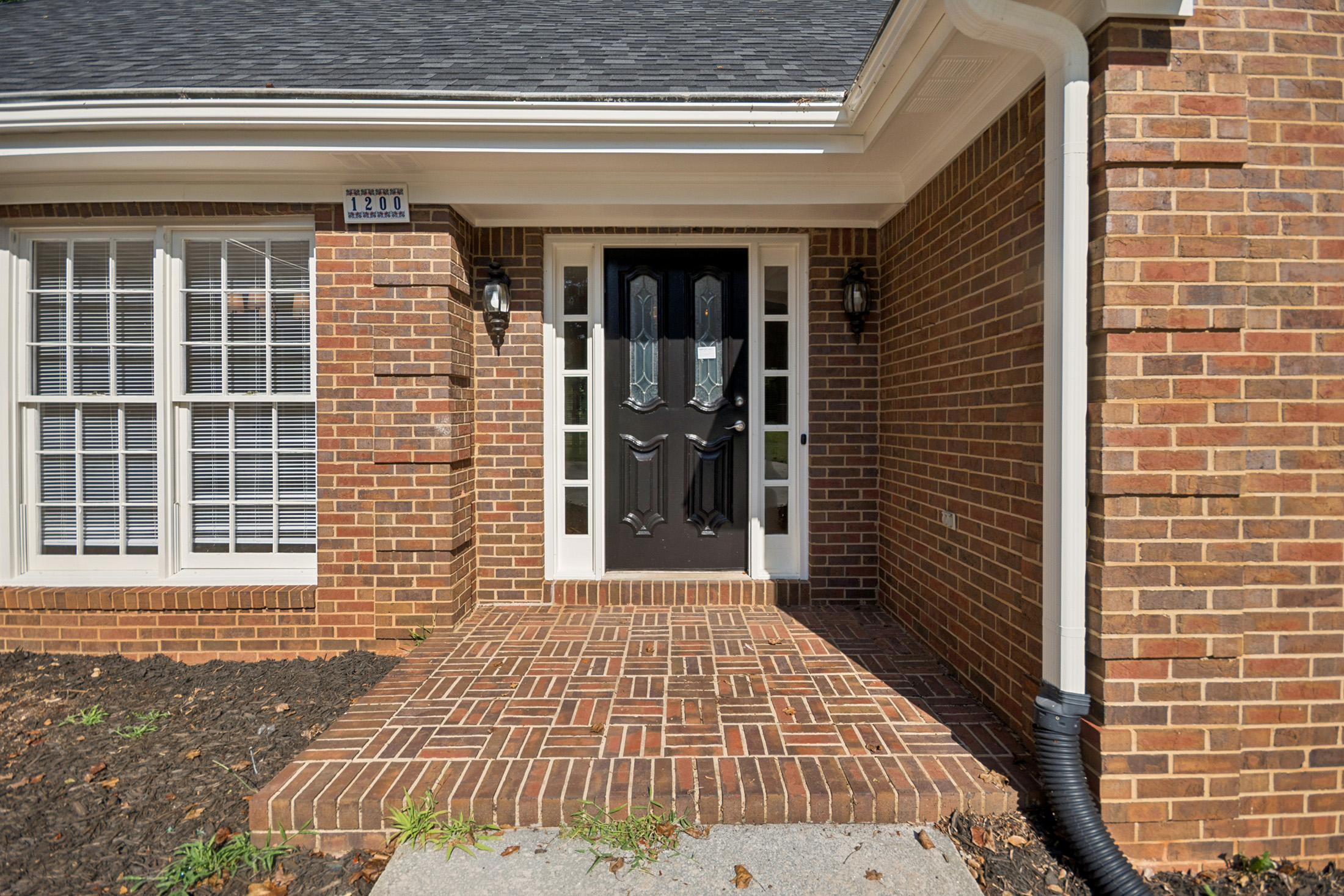  Beautifully Refreshed Ranch Nestled on an Expansive Cul-de-sac Lot - 物件實景