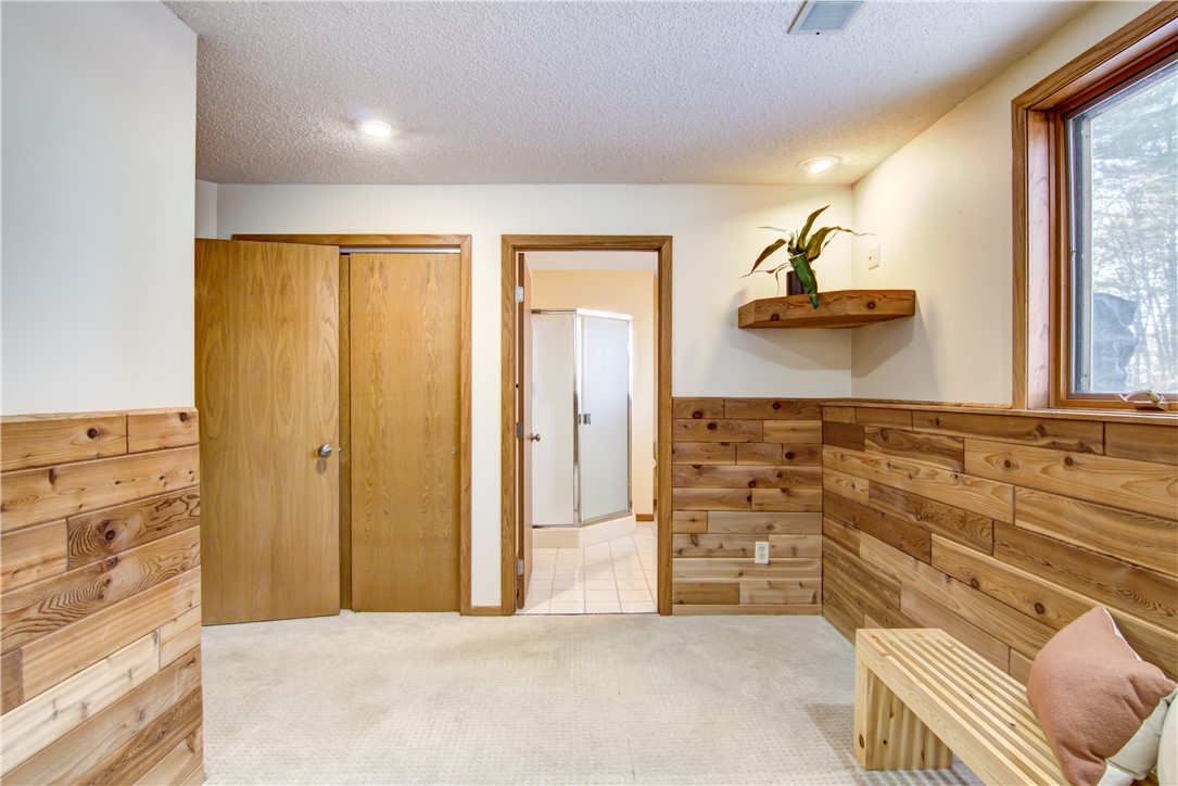 Eau Claire, Wisconsin, 54701, United States, 5 Bedrooms Bedrooms, ,4 BathroomsBathrooms,Residential,For Sale,1841509