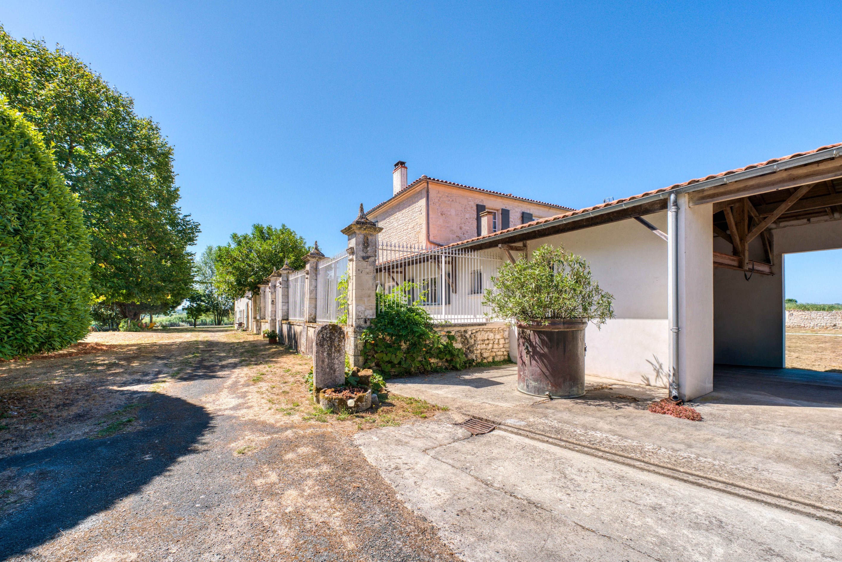  Character Property at the Confluence of the Charente and Boutonne Rivers - 物件實景