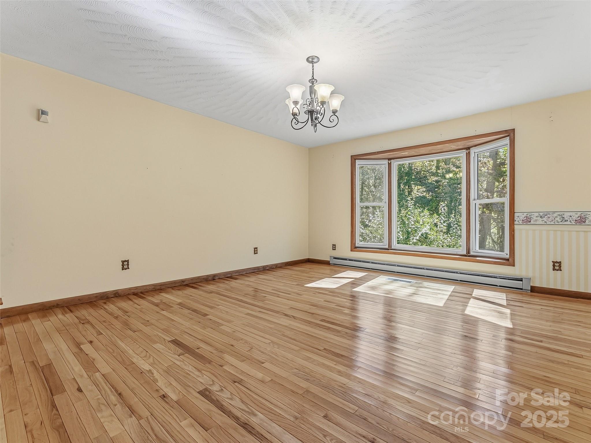 Candler, North Carolina, 28715, United States, 4 Bedrooms Bedrooms, ,3 BathroomsBathrooms,Residential,For Sale,1983385