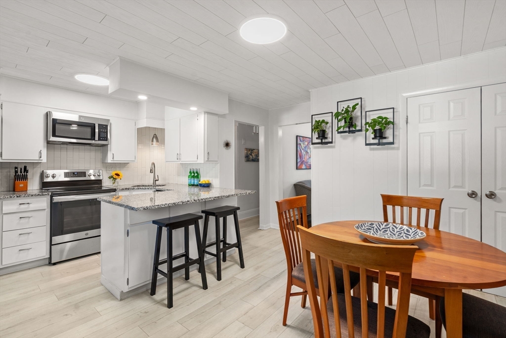Watertown, Massachusetts, 02472, United States, 2 Bedrooms Bedrooms, ,1 BathroomBathrooms,Residential,For Sale,1950819